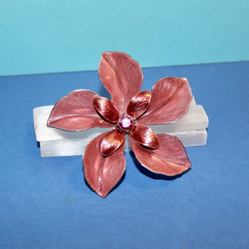 Vintage Pink Enamel Flower Brooch Metal Floral Pin with Rhinestone